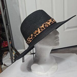 Woman's leopard print hat  NWT